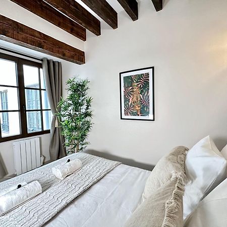 Le Marais' Finest Luxurious Apartment ปารีส ภายนอก รูปภาพ