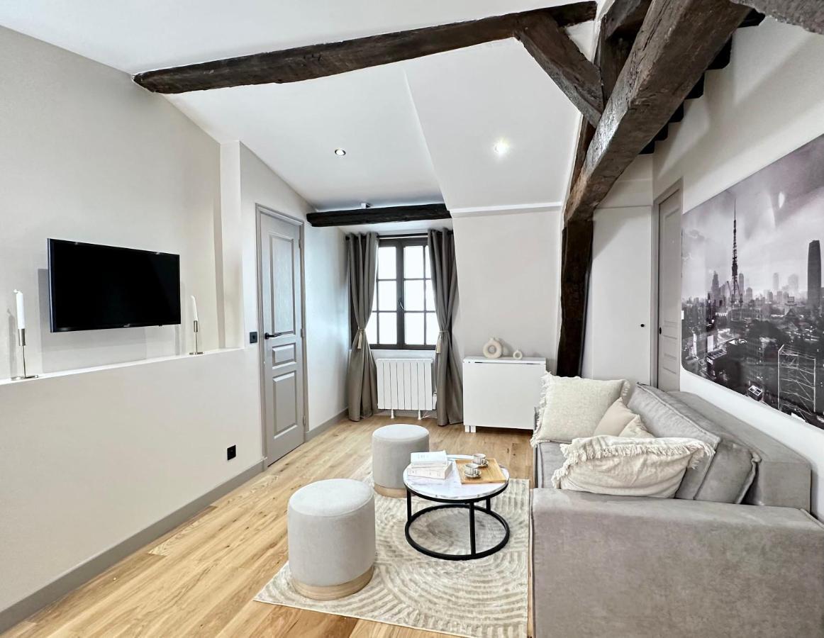 Le Marais' Finest Luxurious Apartment ปารีส ภายนอก รูปภาพ