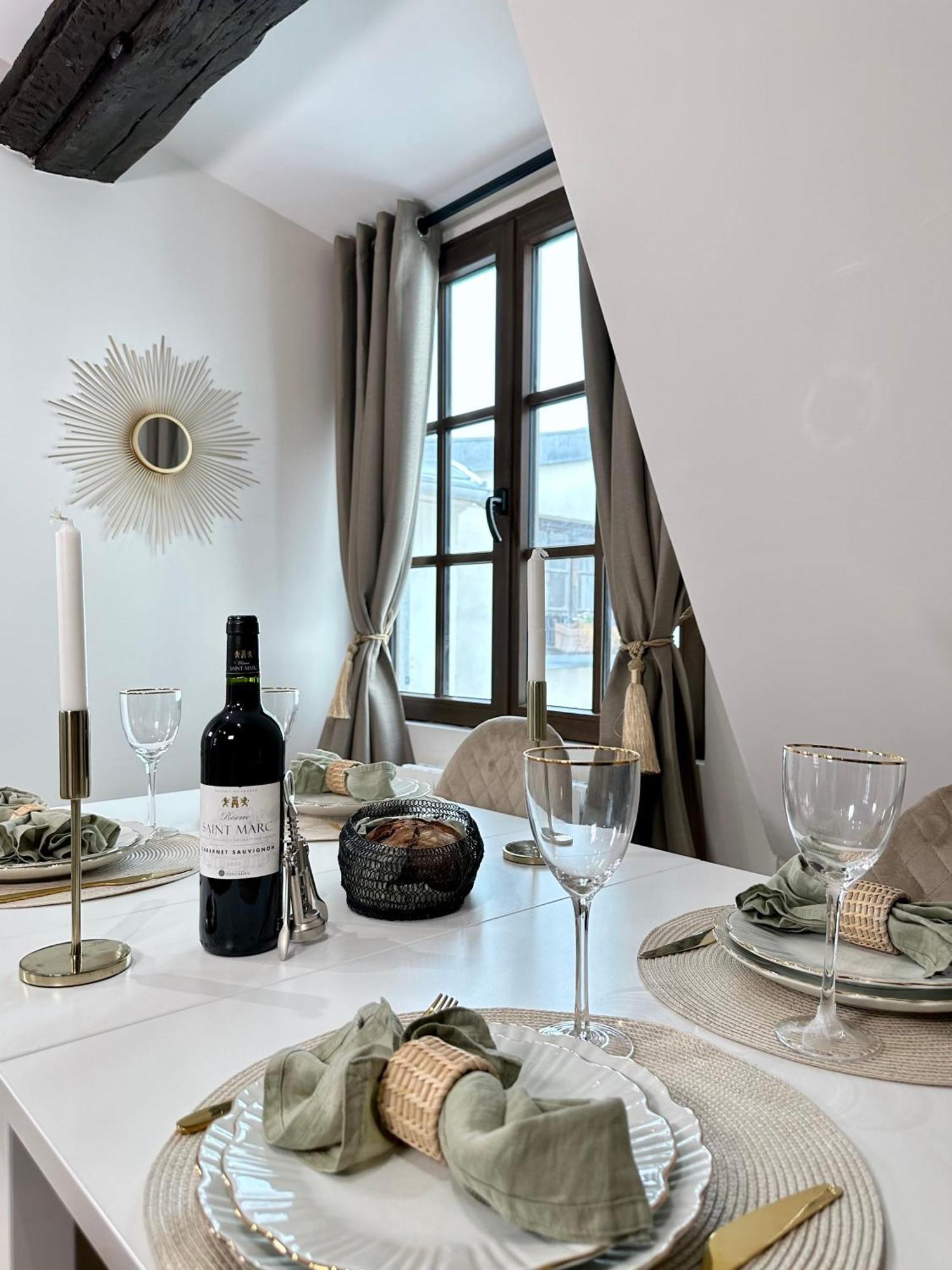 Le Marais' Finest Luxurious Apartment ปารีส ภายนอก รูปภาพ