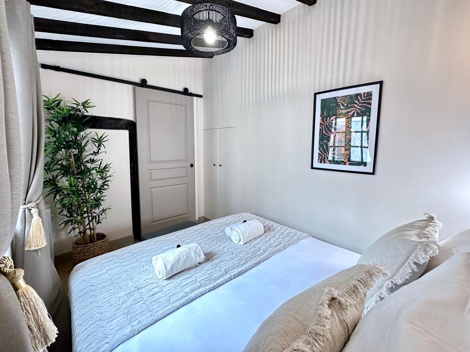 Le Marais' Finest Luxurious Apartment ปารีส ภายนอก รูปภาพ