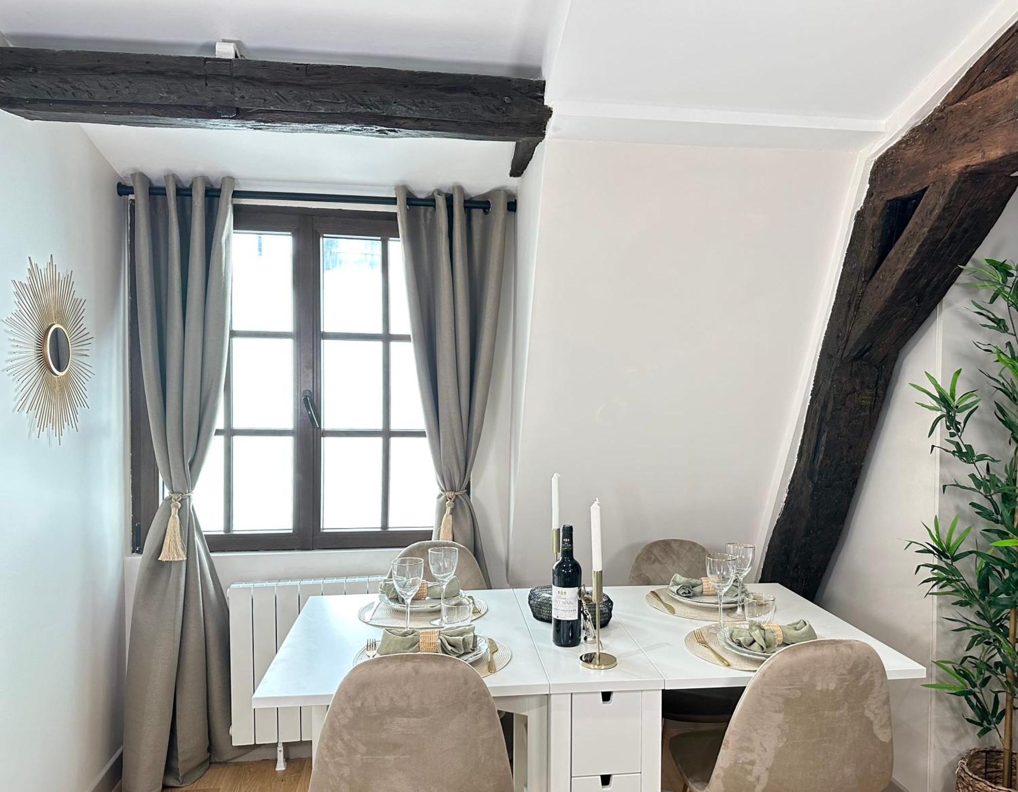 Le Marais' Finest Luxurious Apartment ปารีส ภายนอก รูปภาพ