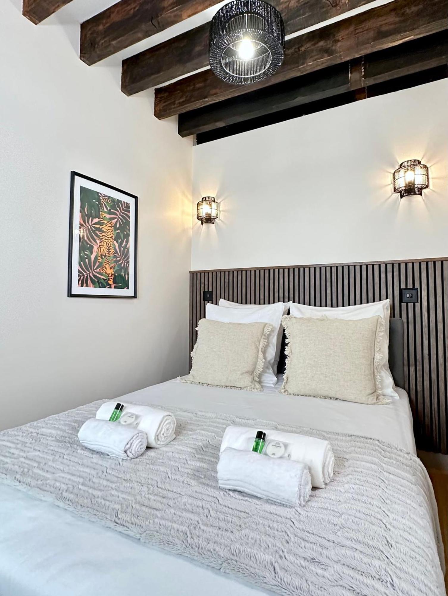 Le Marais' Finest Luxurious Apartment ปารีส ภายนอก รูปภาพ